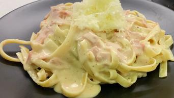 ¿Cómo preparar tallarines a lo Alfredo?