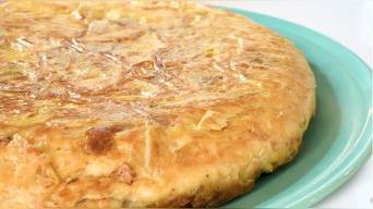 Tortilla de papa con cebolla caramelizada 