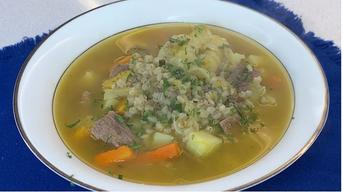 ¿Cómo preparar sopa de trigo con carne? 